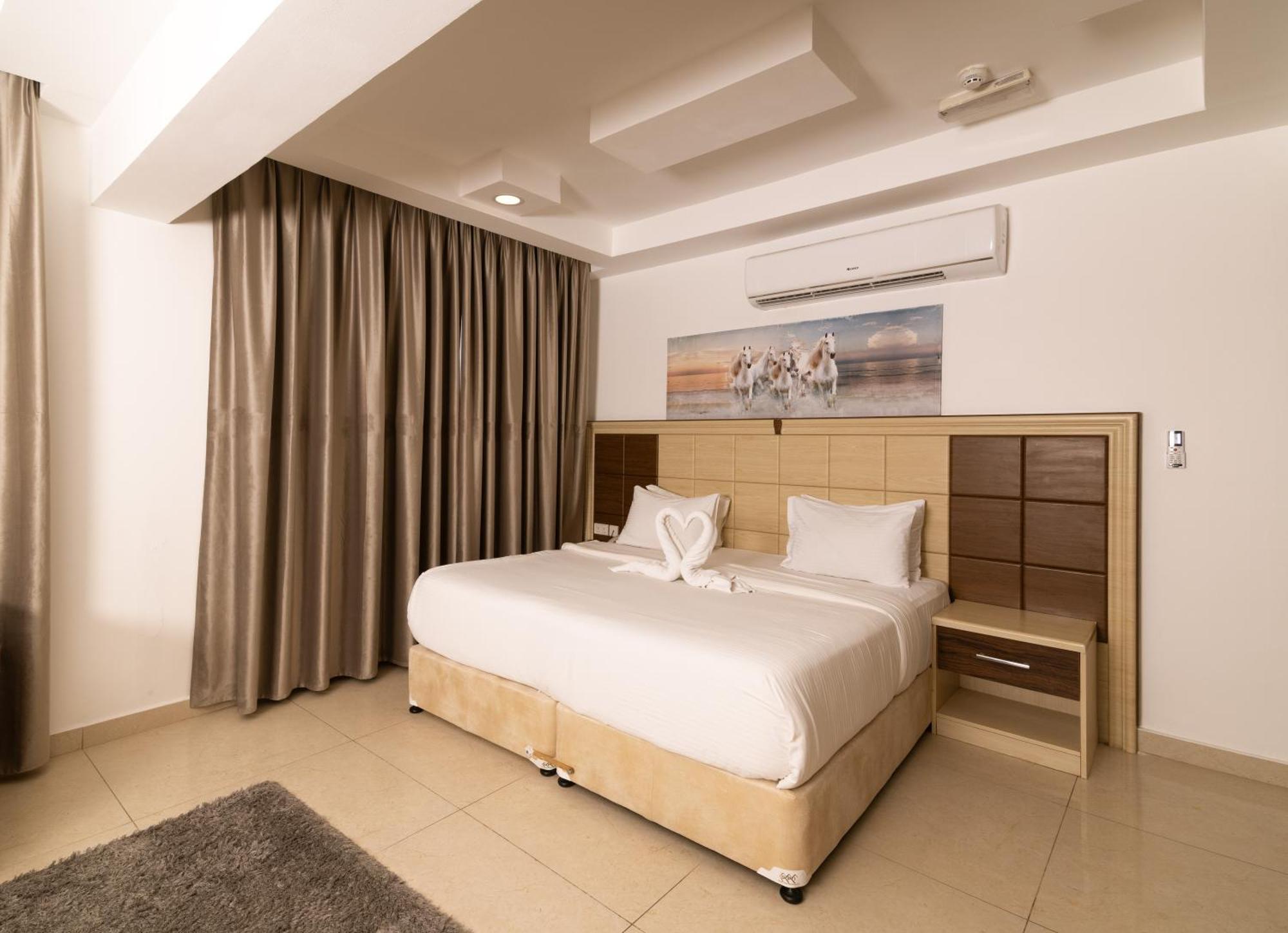 Diamond Star Hotel فندق النجمة الماسية Seeb ภายนอก รูปภาพ