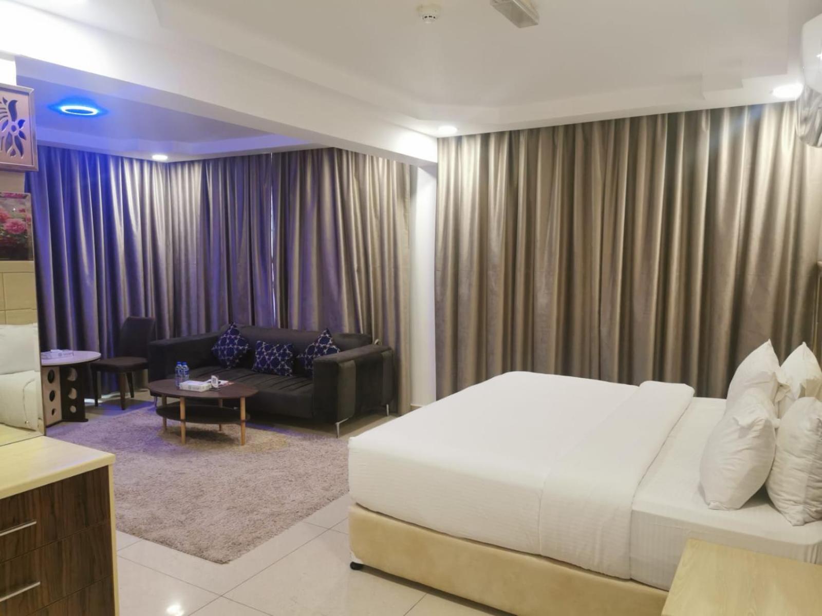 Diamond Star Hotel فندق النجمة الماسية Seeb ภายนอก รูปภาพ