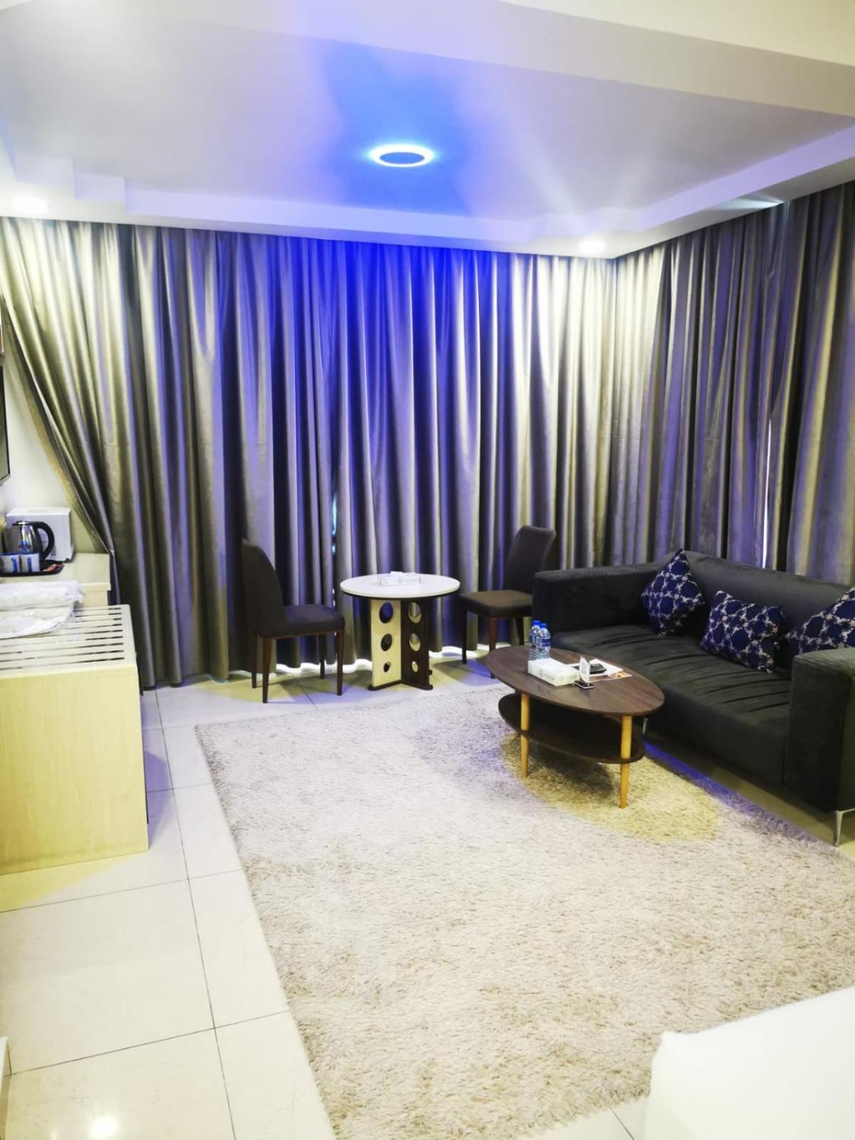 Diamond Star Hotel فندق النجمة الماسية Seeb ภายนอก รูปภาพ