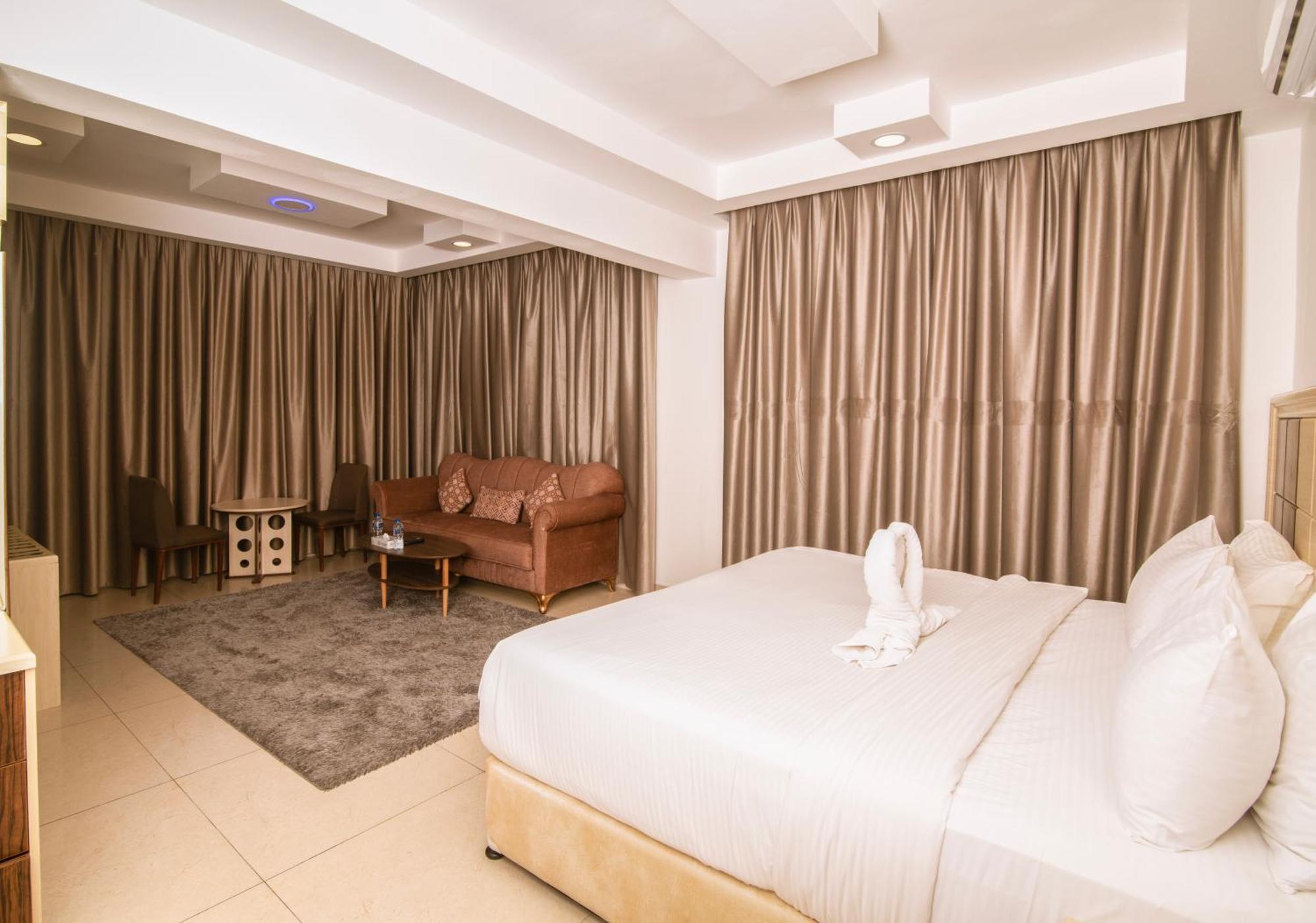 Diamond Star Hotel فندق النجمة الماسية Seeb ภายนอก รูปภาพ